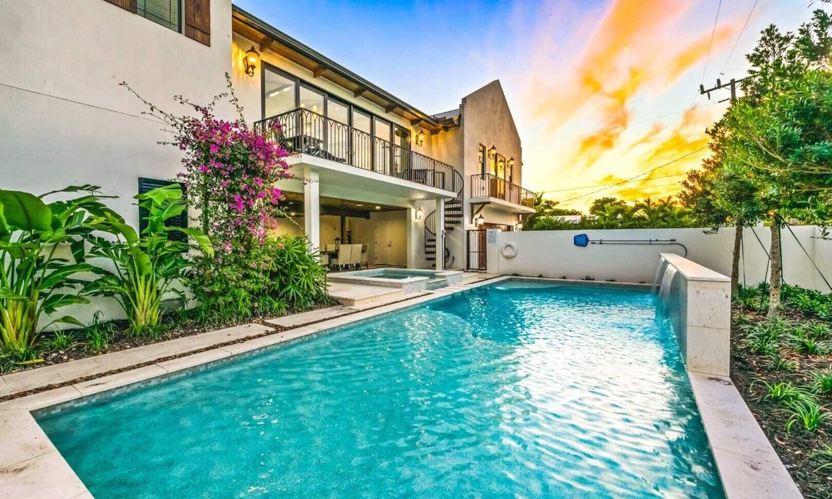 Saint Armands Key House | Luxury Family Home! Great Location! Heated Pool/Spa and Games! - The Big Top