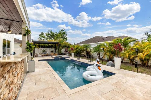 Trailer Estates House | Luxury Home W Heated Pool & Spa Near IMG & Siesta Key Beach