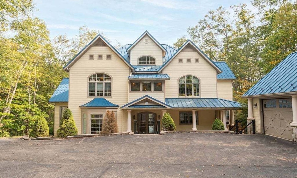 McHenry House | Luxury Lakefront Escape | Dock + Hot Tub + Firepit