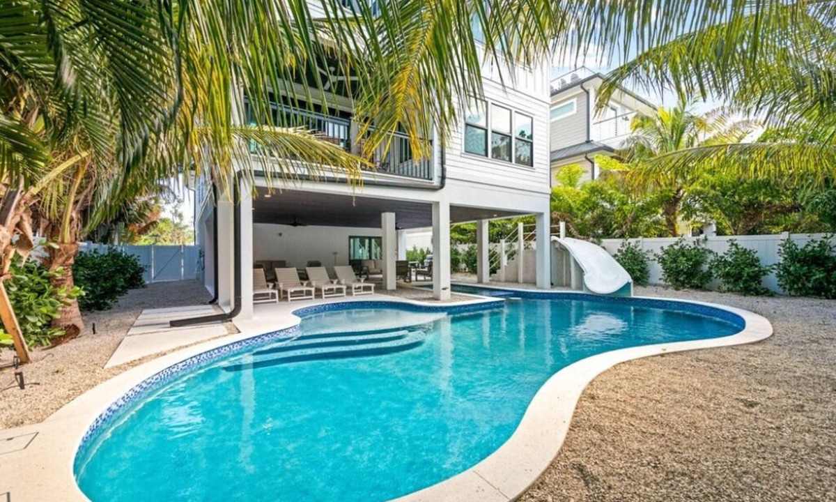 Sarasota House | Luxury Lido Escape w/Pool, Slide, Spa & Rooftop!