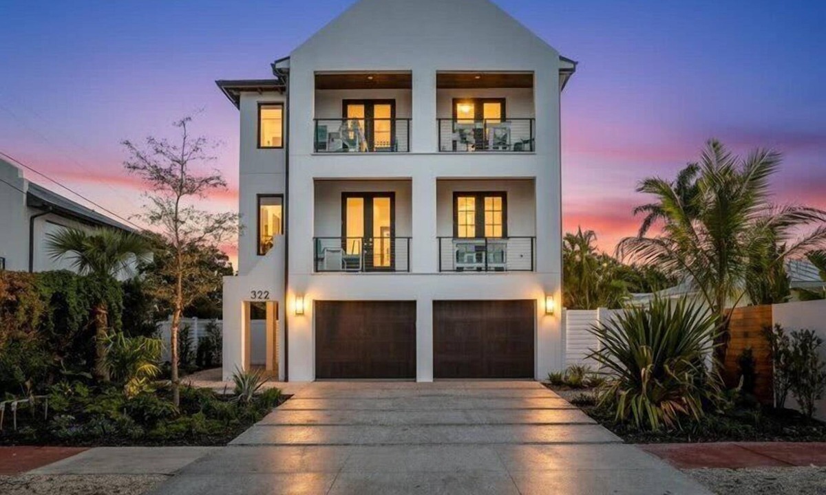 Saint Armands Key House | Luxury Lido Retreat with Pool, Spa, Firepit & Rooftop Views