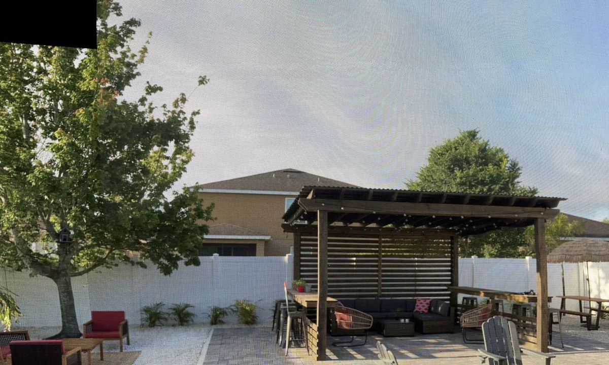 Ruskin House | "Luxury Pergola Oasis with Hot Tub"