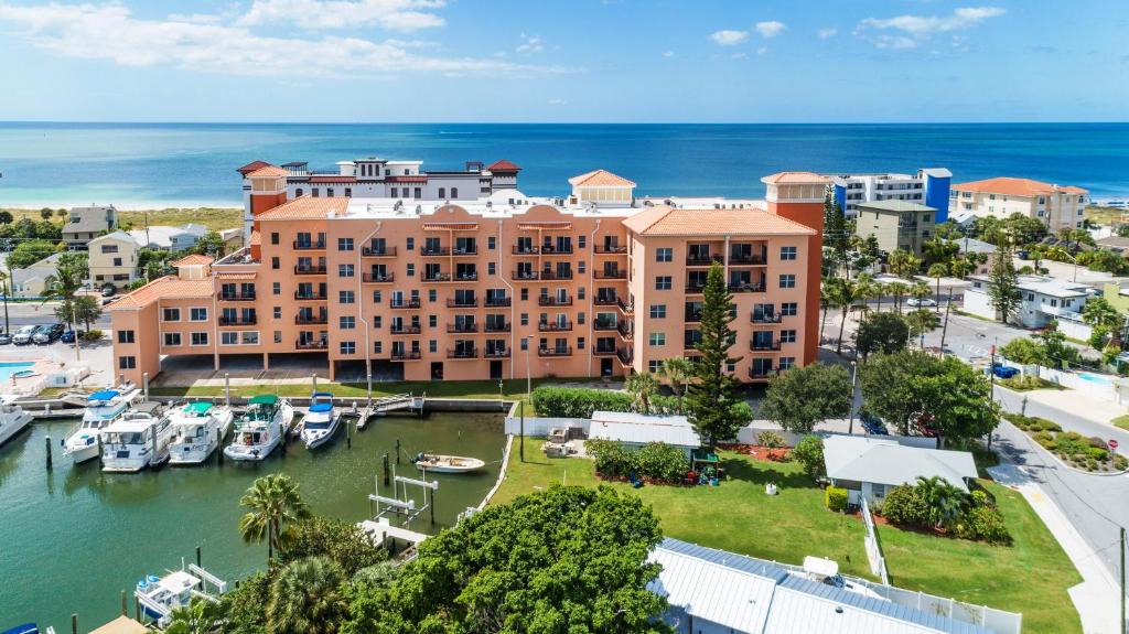 Madeira Beach Resort | Madeira Bay Resort II by Travel Resort Services