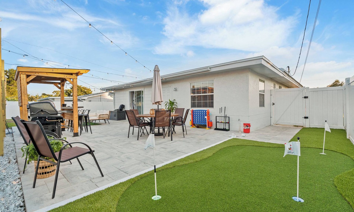 Seminole House | Madeira Beach Family Escape - Mini Golf, Outdoor Bar & Backyard Oasis