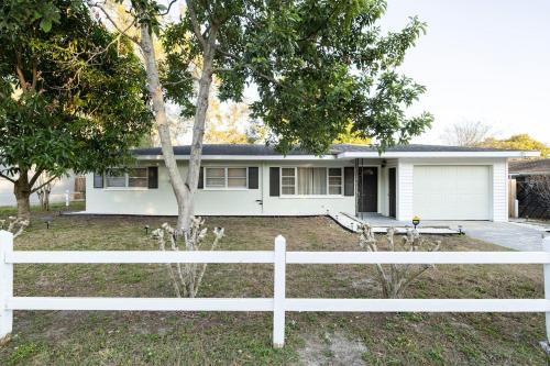 Lakeland Villa | Mango House in Cleveland Heights, Lakeland, FL