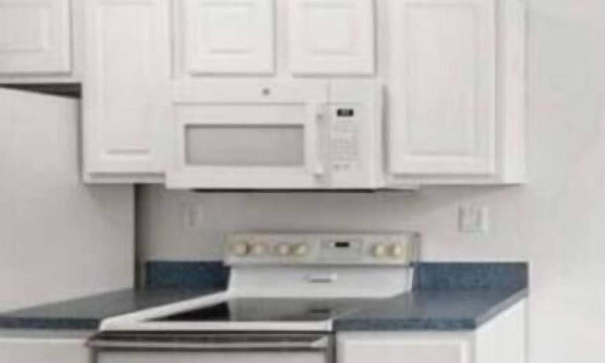 Montgomery Village House | Marvelous 4-bedroom townhome with AC in Gaithersburg