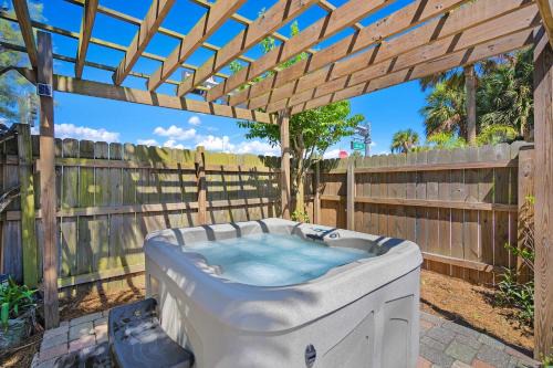 Vilano Beach Apartment | Marvelous Mermaid Bungalow, Dog-Friendly Upstairs Apt in Prime Vilano Beach
