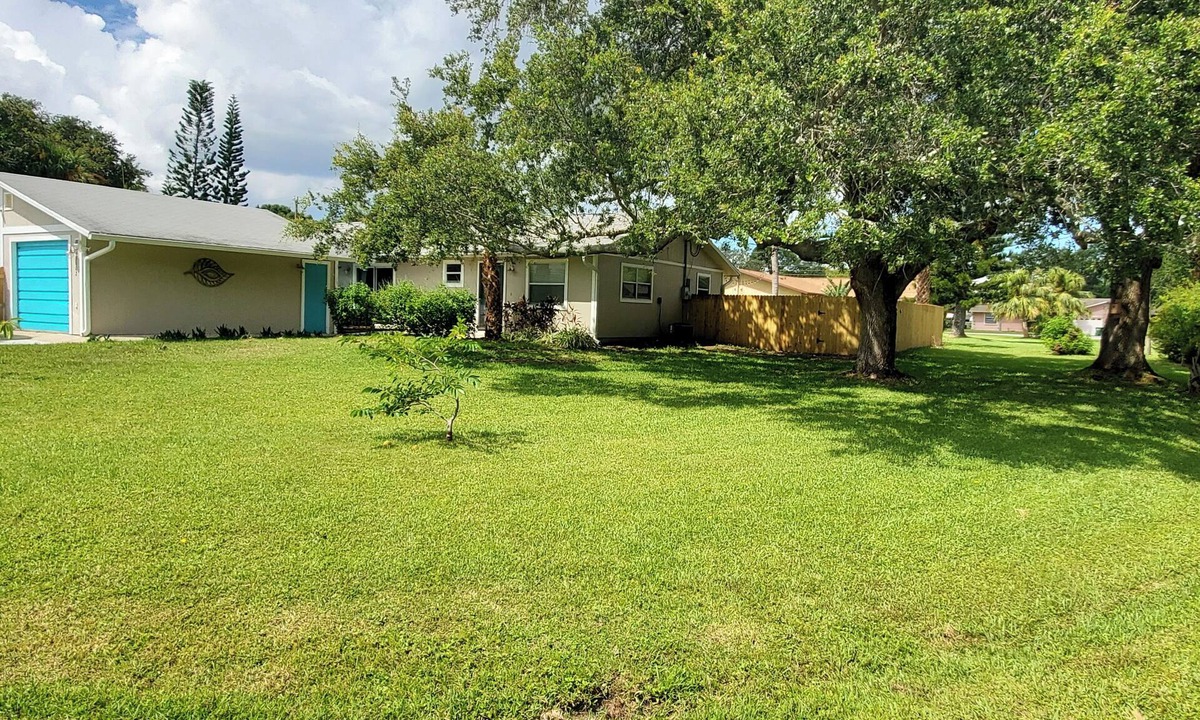 Edgewater Landings Bed & Breakfast | Merritt Island Trent Art House