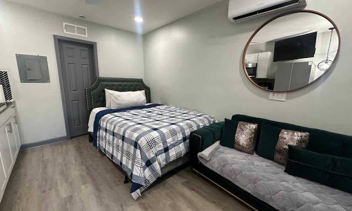 Church Street Apartment | Micro studio close to airport/downtown