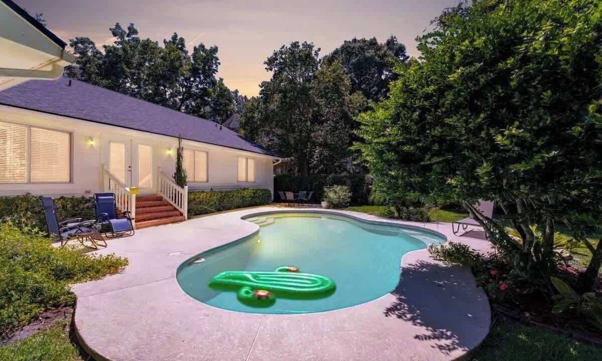 Southside House | *Mid-Century Mandarin Retreat * - Pool, Sleeps 10