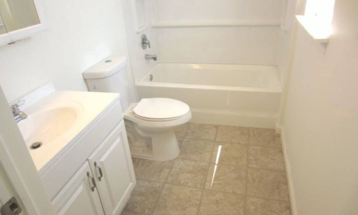 White Horse House | Mid-Term Rental Home in Hamilton New Jersey-Perfect for complex groups.