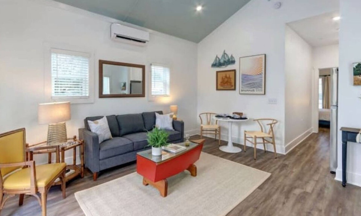 Thunderbolt Cottage | MidShipTury Cottage - 5 minutes to Sav / 10 to TYB