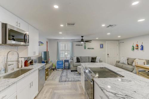 South Bradenton House | Min to IMG - Heated Pool - Putt Putt - Games