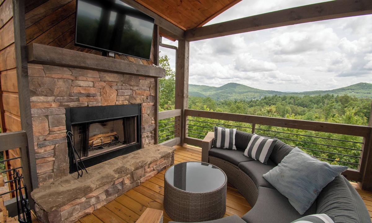 Mineral Bluff House | Modern Cabin, spectacular Views, Hot tub in Mineral Bluff, minutes to Blue Ridge