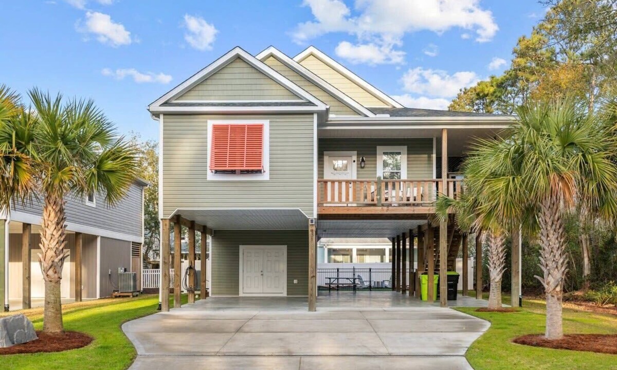 Tranquil Harbour House | Modern Family Retreat - Hot Tub and Fire Pit