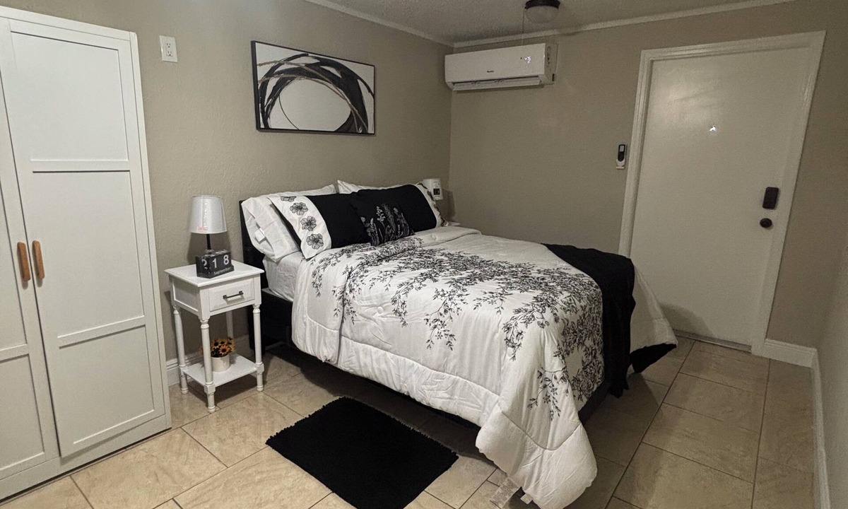 Timberlane Woodlake Apartment | Modern Guest Suite, Private Entry + Patio
