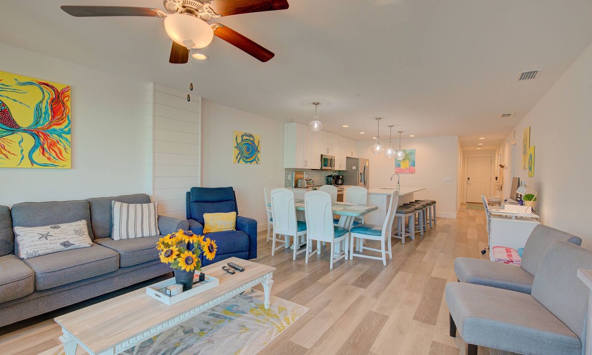 Madeira Beach Condo | Modern Madeira Beach 3BR|Heated Pool|Walk to Beach