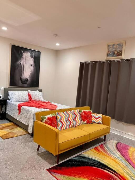Riverside Apartment | Modern Studio, Heart of Riverside sq mins shops.