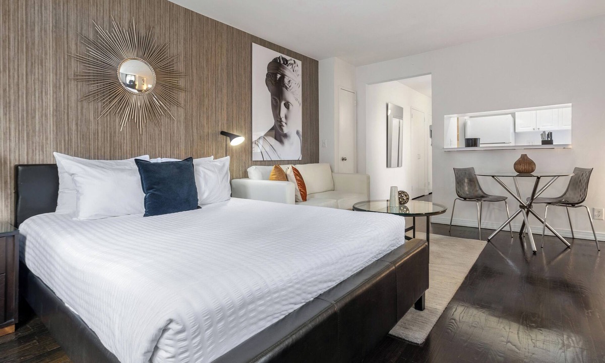 Central Park South Apartment | Modern Studio on the Elegant Upper East Side