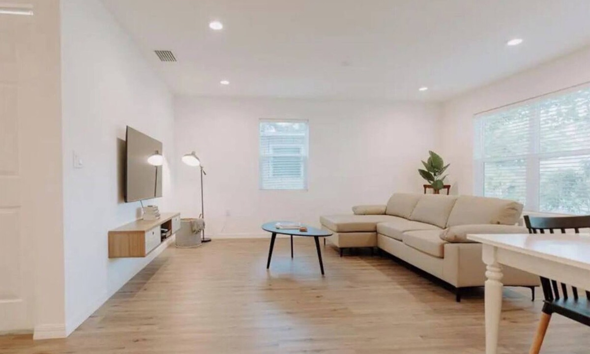 Bradenton Apartment | Modern Top Floor Rental Unit near Anna Maria Island
