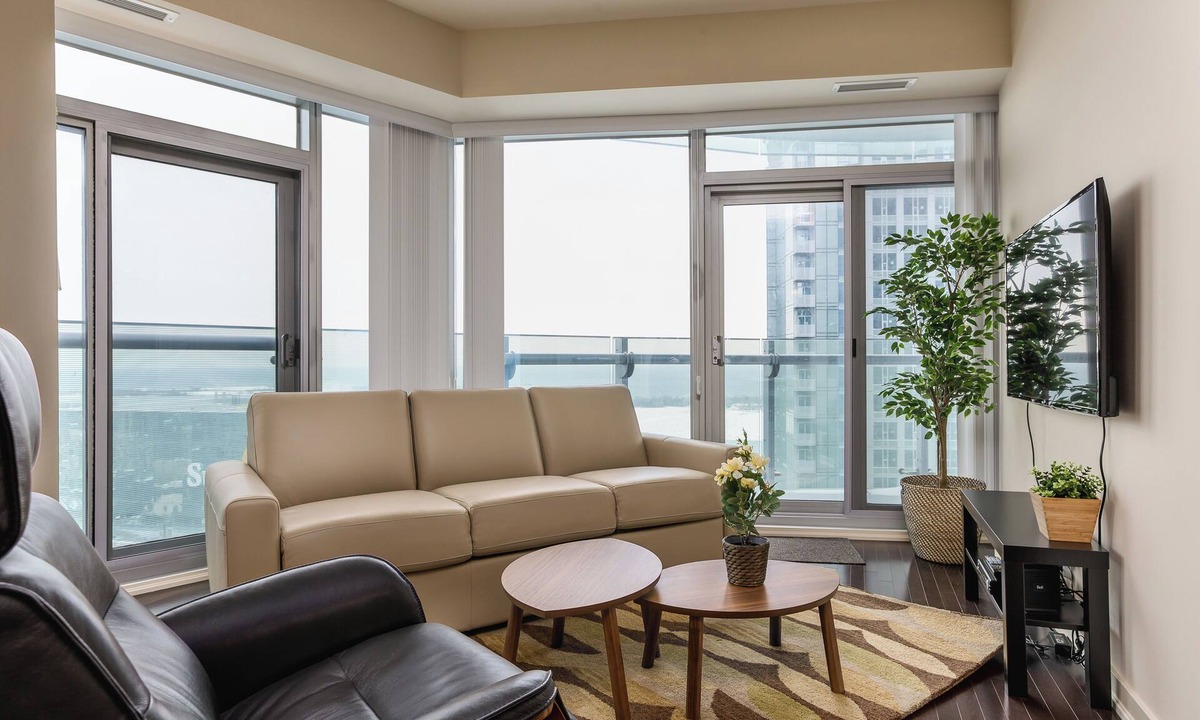 Toronto Entertainment District Condo | Modern Waterfront 3BR Escape with Free Parking