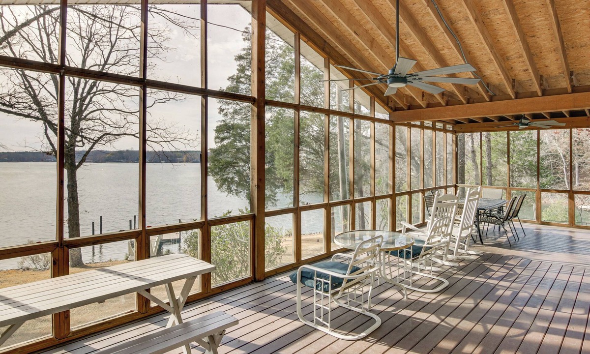 Bowling Green Cabin | ‘Mom’s Cabin’ on Lake Wylie w/Private Dock!