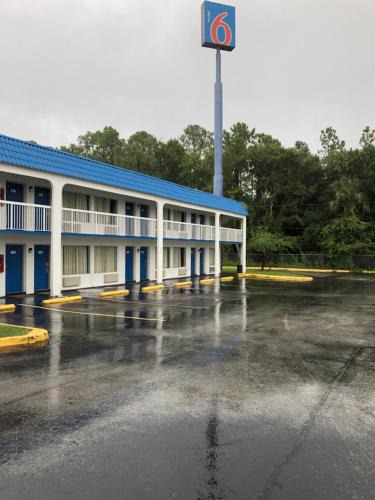 Daytona Beach Hotel | Motel 6-Daytona Beach, FL - Speedway