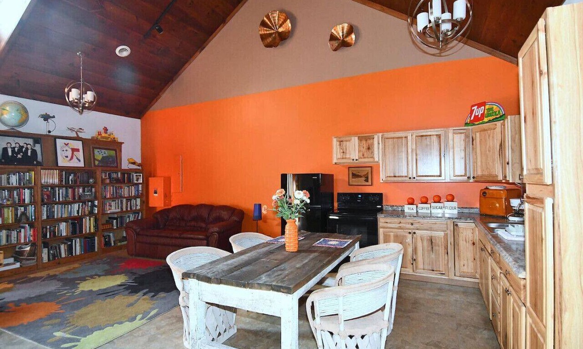 Berkeley Springs Apartment | Mountain Meltdown - Pet Friendly | Wifi | Fire Pit | Fountain | Porch