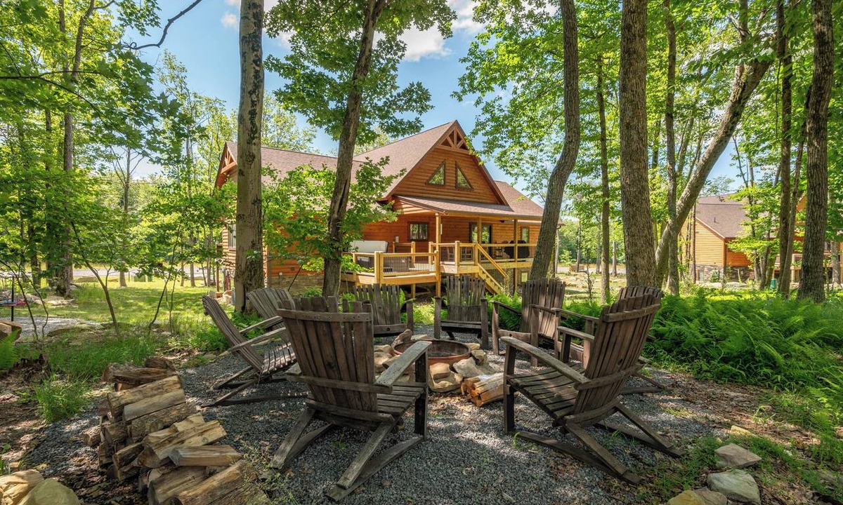 McHenry House | Mountaintop Views w/All Suites, Hot Tub & Arcade