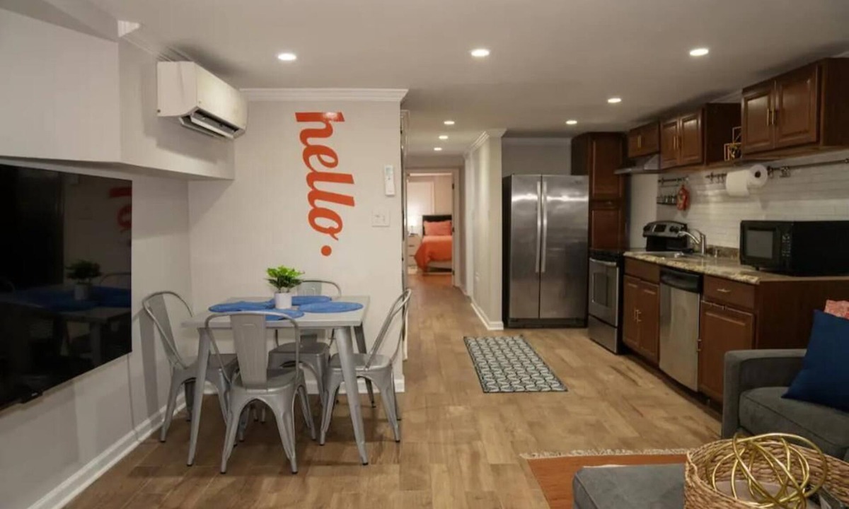 Bloomingdale Apartment | Mr. Flash's Flat - Walk to Metro - Heart of DC
