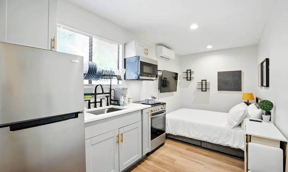 Murray Hill Apartment | Murray Hill Retreat w/Kitchen, Parking & WiFi