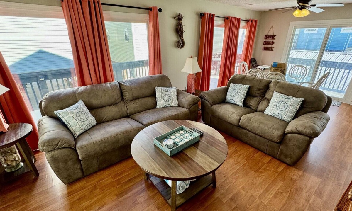 Surfside Beach House | Myrtle Beach-Steps to beach-Ocean Lakes-2 Golf Carts