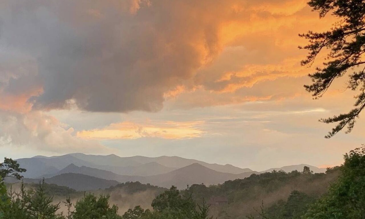 Franklin Cabin | Mystic Smoky Mornings, Woodland Charm, Fireflies & Starry Nights Await