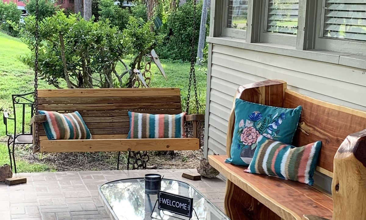 Inglis House | Nature Coast Inn and Cottages