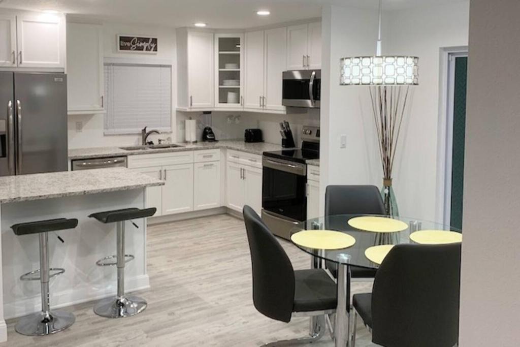 South Bradenton House | Near Beaches & IMG Academy, Mins to Downtown