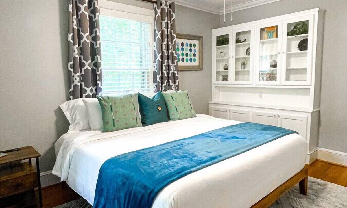 Plaza Midwood House | Near Uptown Parks Cozy Retreat Free Parking