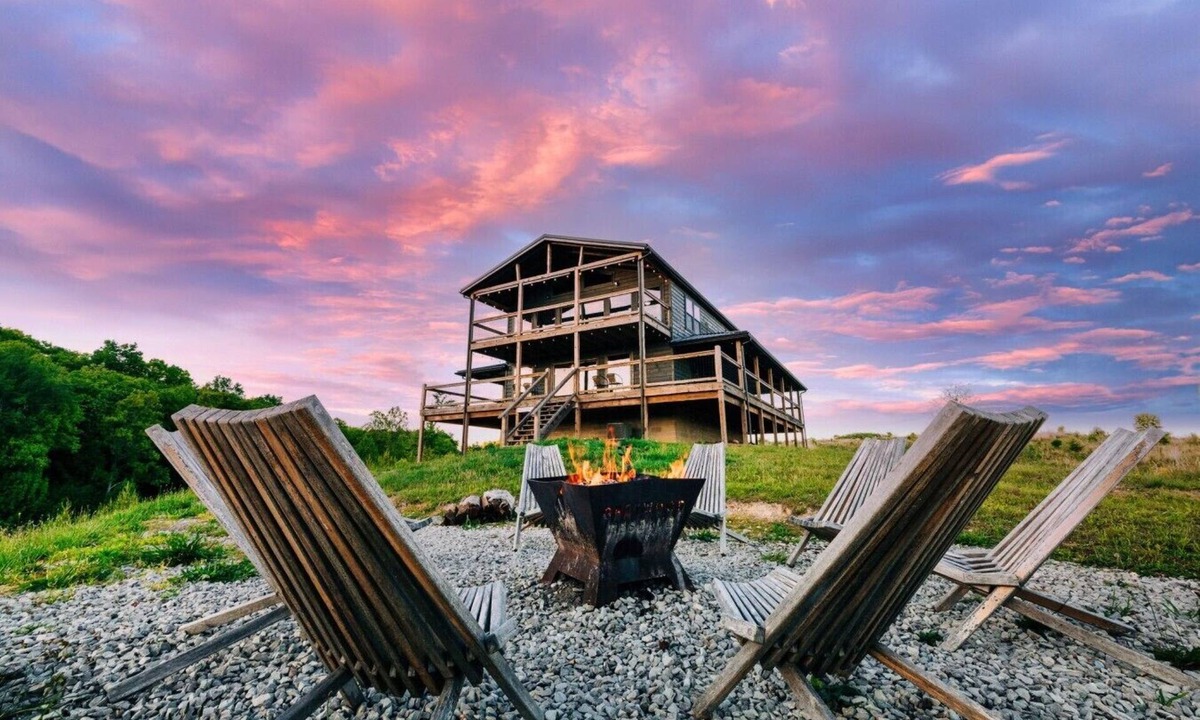 Rogers Cabin | Nerf Blasters | Hot Tub | Mural | Arcade | Sunset
