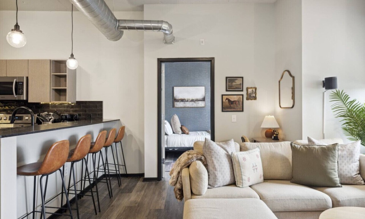 Fairmount Apartment | New 3BR Serene Manor | Parking Gym & Game Room