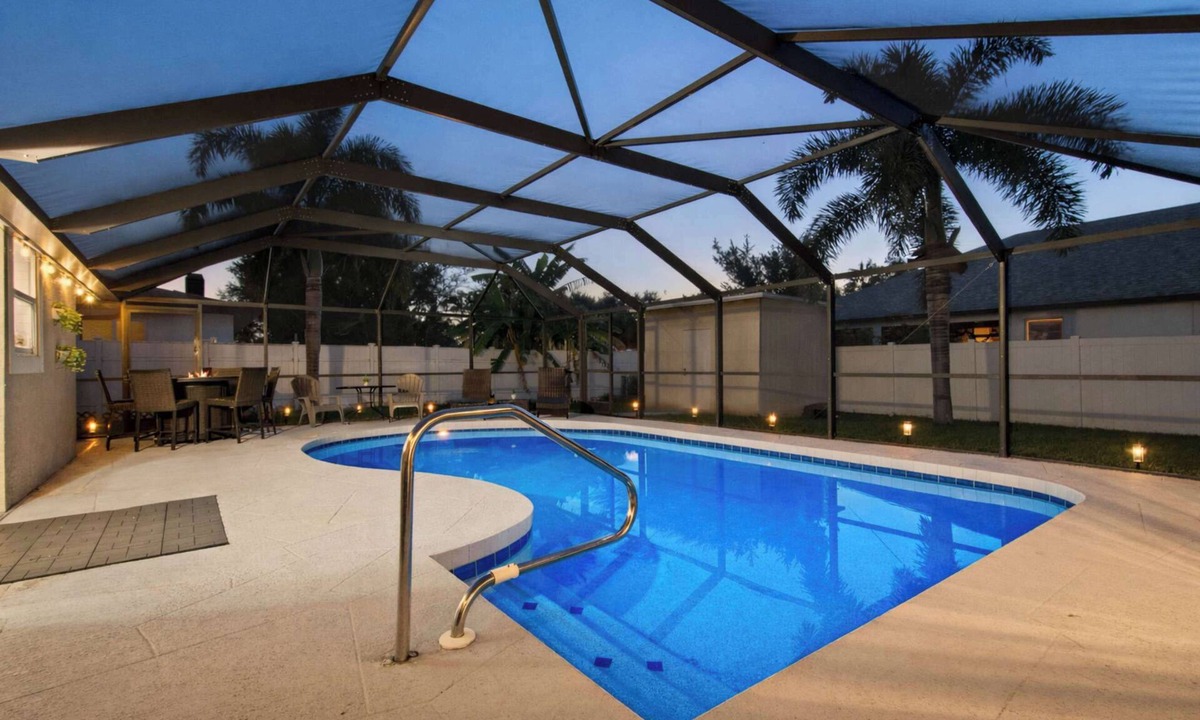 Palma Sola House | NEW! 4BR | Pool | Sleeps 12 | 6 miles to AMI