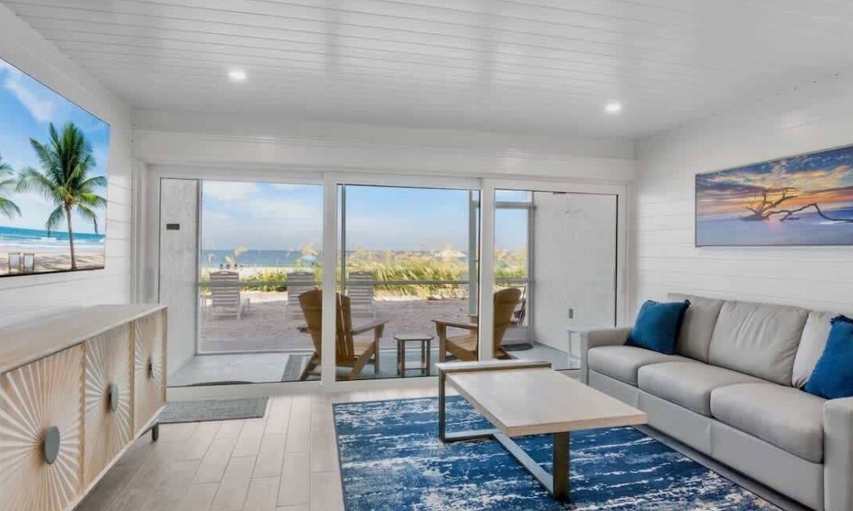 Holmes Beach Villa | NEW!~ Beach Front/Heated Pool! Coconuts 107