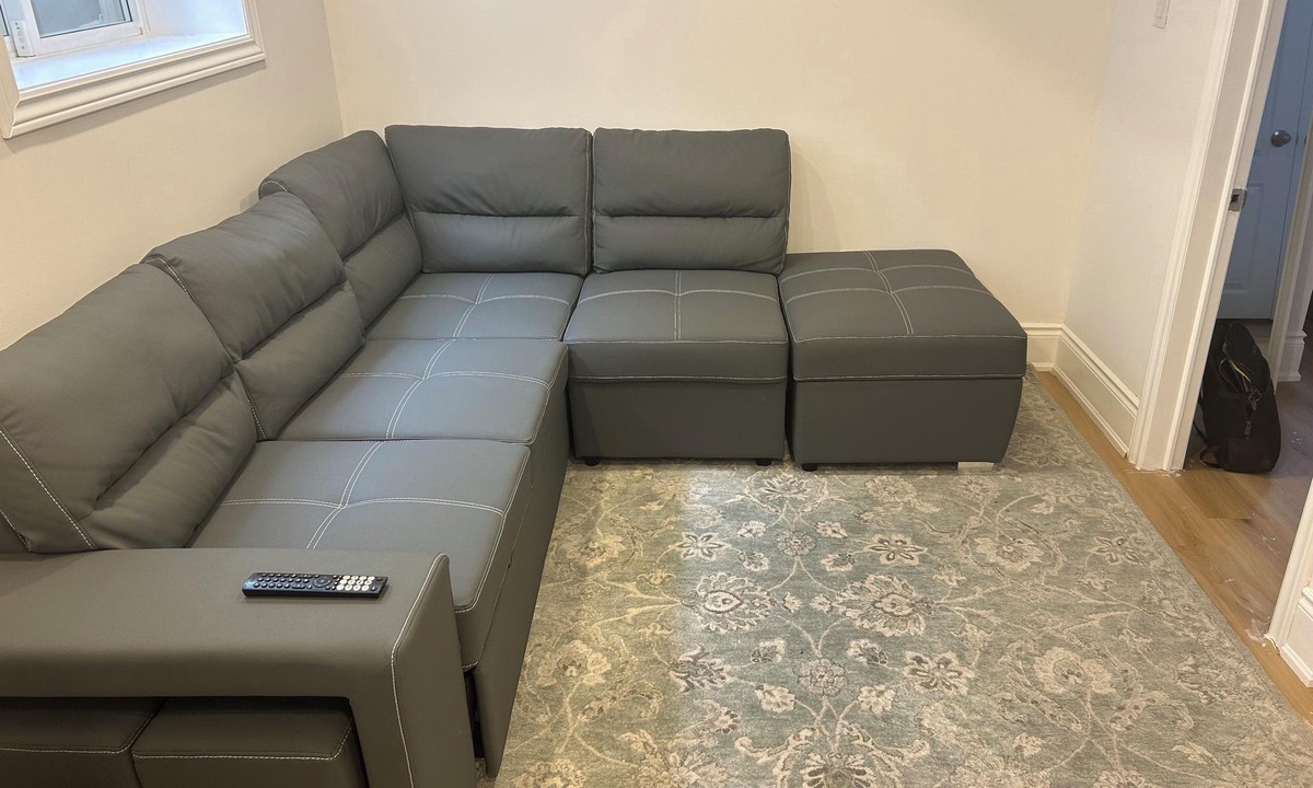 Watertown House | New Bright Cozy Basement Central Location Separate Entrance Free Parking