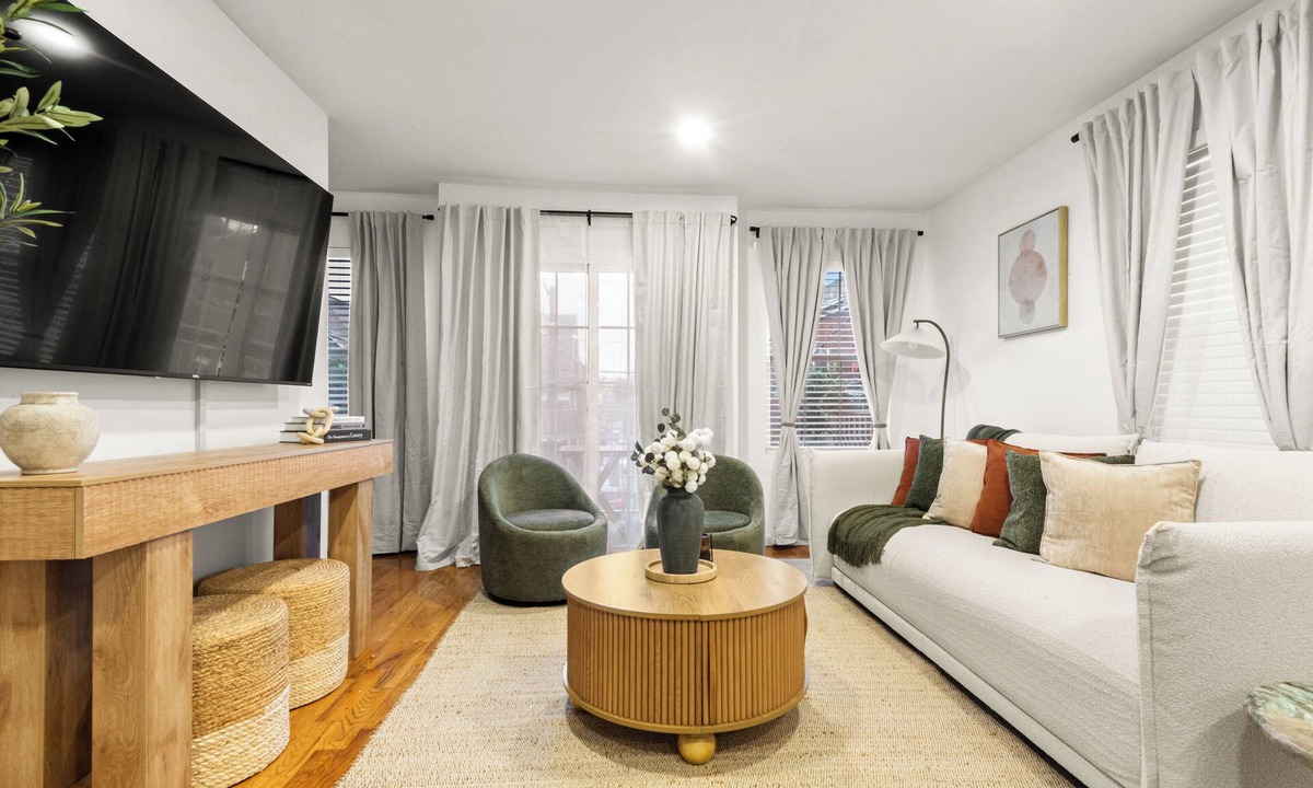 Jersey City Apartment | NEW Chic 2BR NYC MetLife Walk to TRAIN + Parking