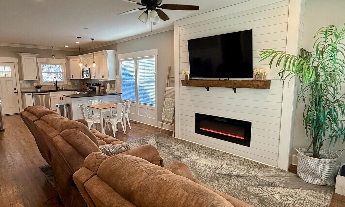 Sans Souci House | NEW: Family + Pet-Friendly near Downtown GVL
