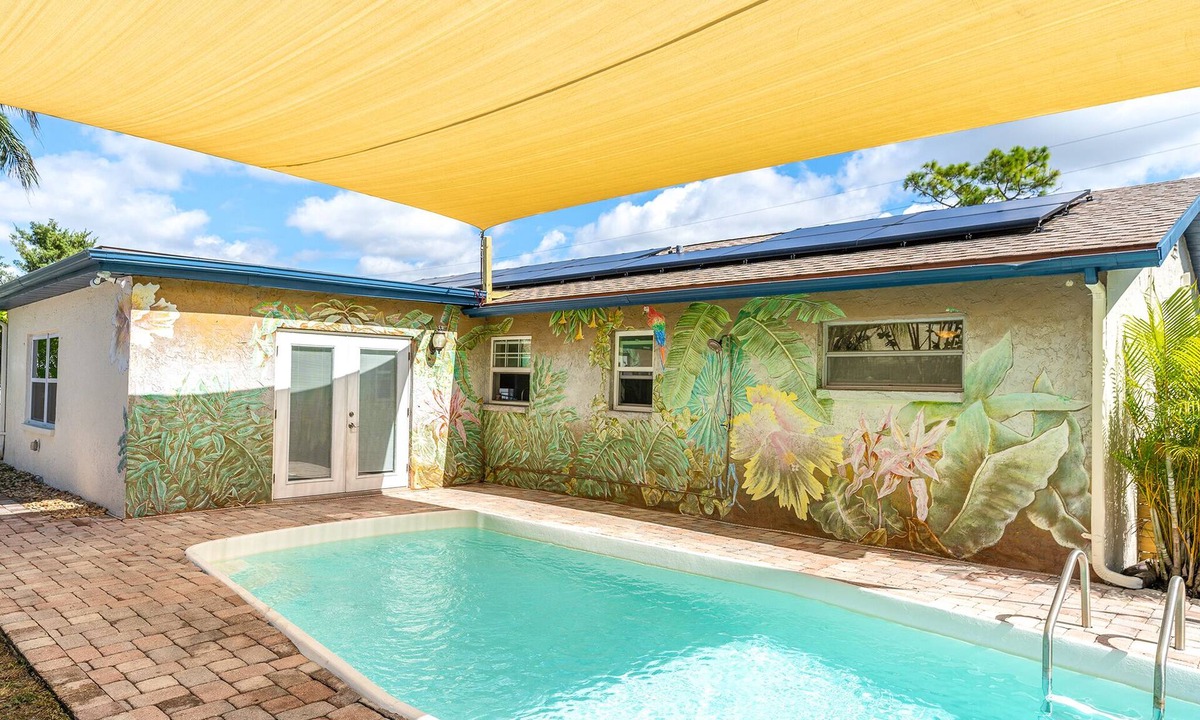 Pinellas Park House | *NEW* HEATED POOL & Jacuzzi! Foosball! King Bed!