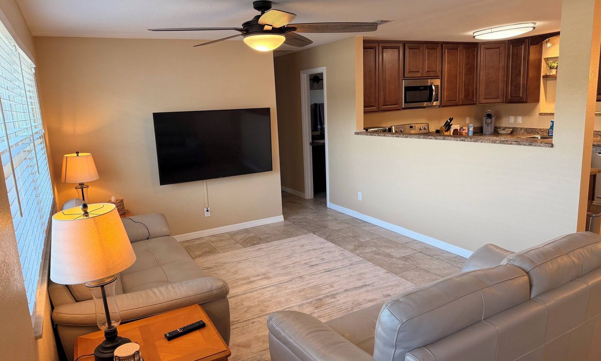 South Daytona House | New Home Centrally Located in South Daytona