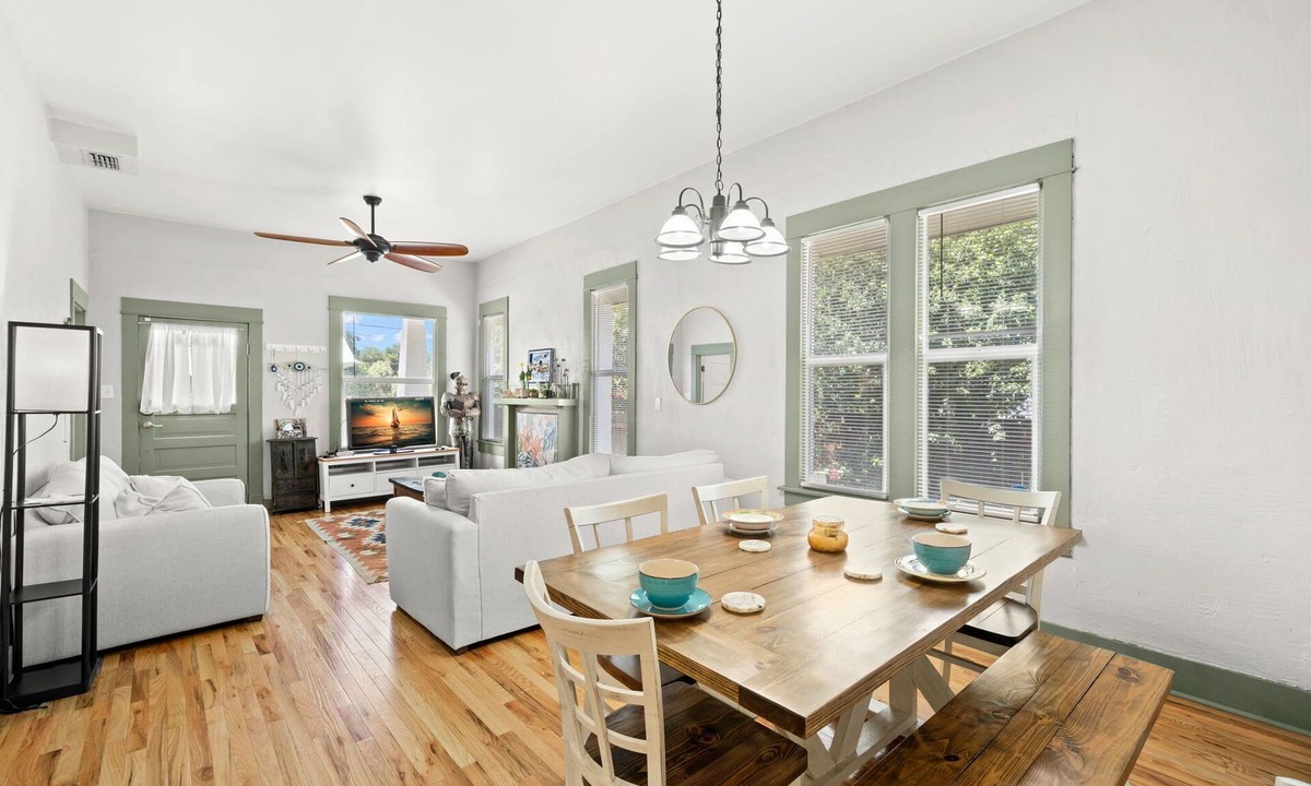 Dixieland House | NEW Lakeland Landing Cute Bungalow by Downtown