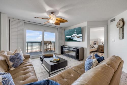 Seawinds Condo Apartment | NEW listing! Direct Oceanfront 2-2 - Fully Updated - Heated Pool & Garage Parking
