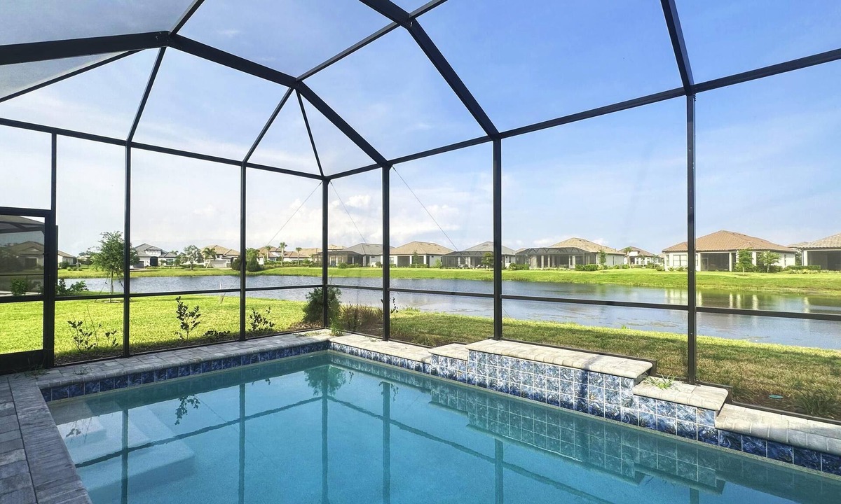Braden River House | New Luxury Home w/Private Pool and Jacuzzi in Esplanade at Azario Golf Resort