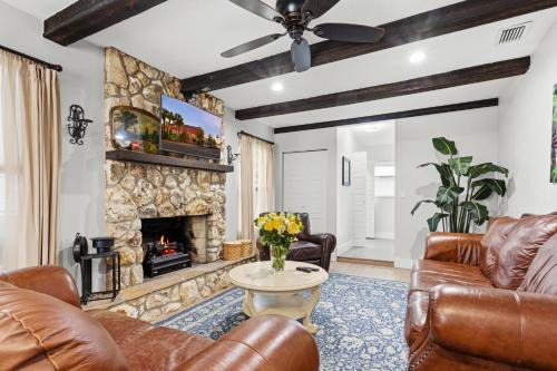 High Springs House | New The Conductors Cottage Downtown High Springs