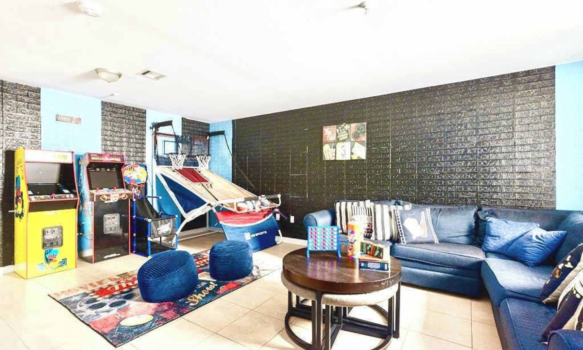 Newark House | Newark Gem | Entire Property | 6 BR | Sleeps 16